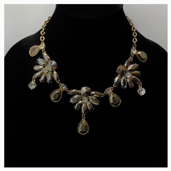 Gorgeous Elegant Statement Necklace   - Picture 1 of 4